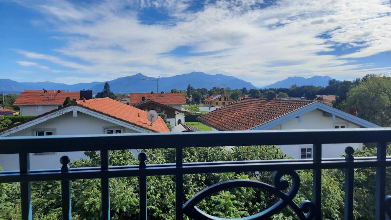 Ferienwohnung In Seenaher Kuenstlervilla In Gstadt Gstadt am Chiemsee Zewnętrze zdjęcie